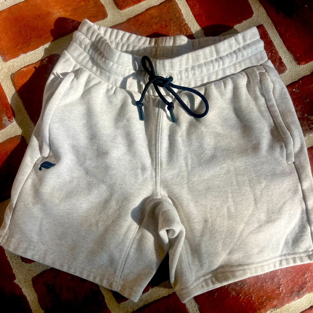 Fabletics “Go To” Short In Bone Heather Size Xs - image 1